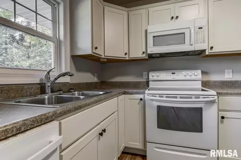 203 Hickory St, Athens, IL 62613 photo 10