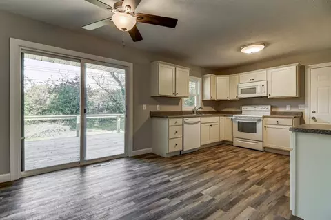 203 Hickory St, Athens, IL 62613 photo 5