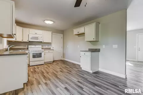 203 Hickory St, Athens, IL 62613 photo 7