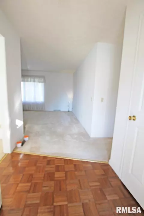116 Norwalk Rd, Springfield, IL 62704 photo 2