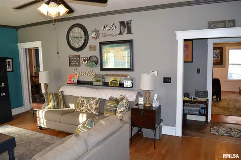 307 E Sycamore St, Thayer, IL 62689 photo 8