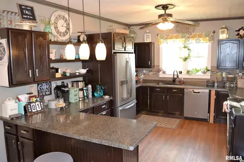 307 E Sycamore St, Thayer, IL 62689 photo 13