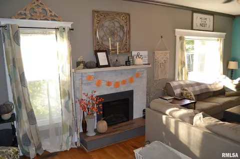 307 E Sycamore St, Thayer, IL 62689 photo 9