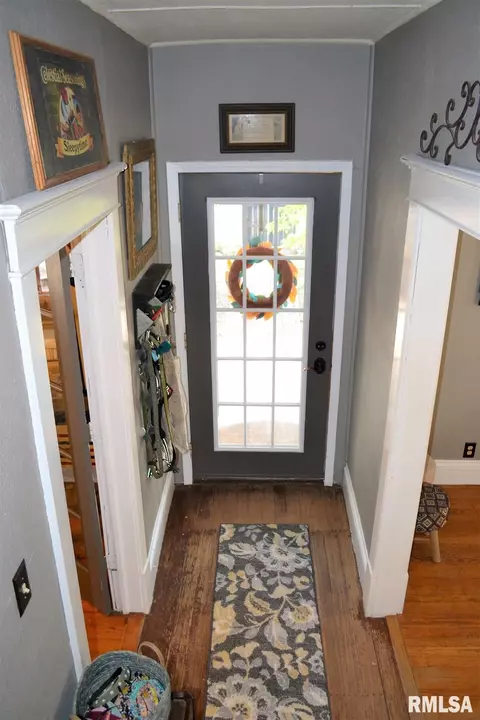 307 E Sycamore St, Thayer, IL 62689 photo 4