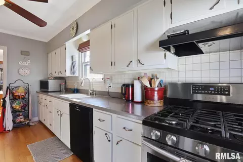 1025 N 2nd St, Springfield, IL 62702 photo 14
