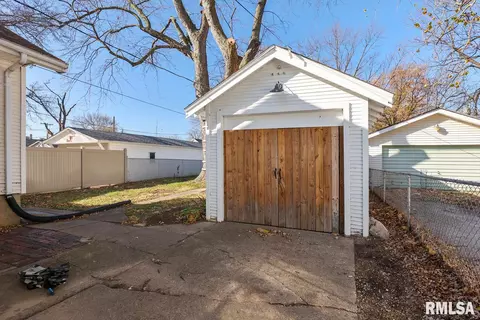 1025 N 2nd St, Springfield, IL 62702 photo 6