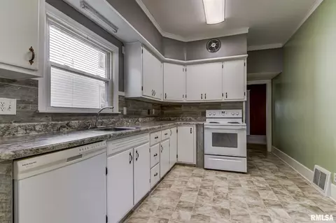 211 S Macarthur Blvd, Springfield, IL 62704 photo 16