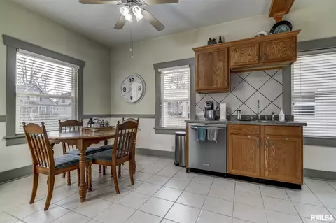 1233 W Edwards St, Springfield, IL 62704 photo 10