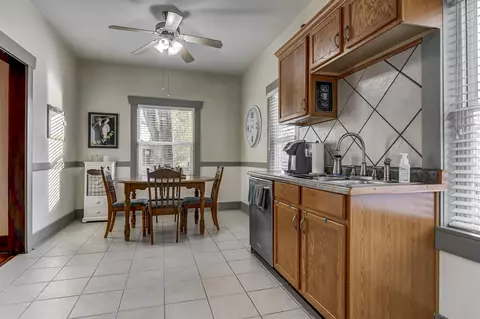 1233 W Edwards St, Springfield, IL 62704 photo 11