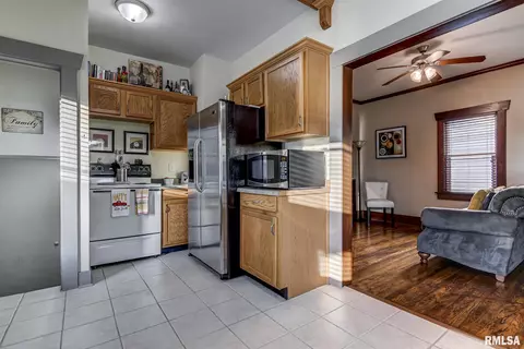 1233 W Edwards St, Springfield, IL 62704 photo 8