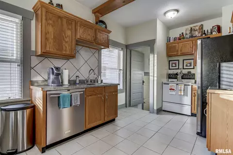 1233 W Edwards St, Springfield, IL 62704 photo 6