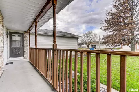 412 Violet Rdg, Chatham, IL 62629 photo 4