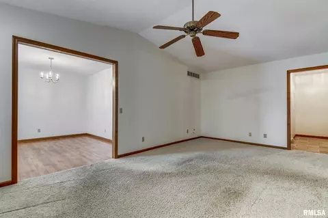 412 Violet Rdg, Chatham, IL 62629 photo 6