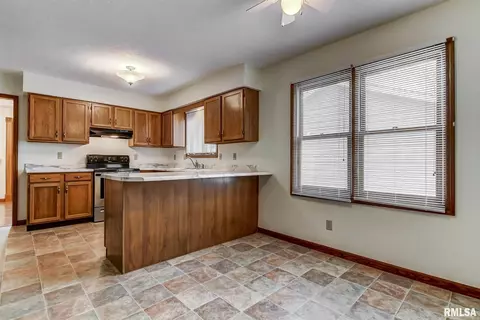 412 Violet Rdg, Chatham, IL 62629 photo 8