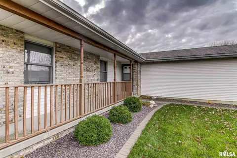 412 Violet Rdg, Chatham, IL 62629 photo 3