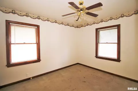 2476 S 11th St, Springfield, IL 62703 photo 17