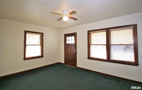 2476 S 11th St, Springfield, IL 62703 photo 4