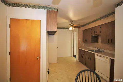 2476 S 11th St, Springfield, IL 62703 photo 13