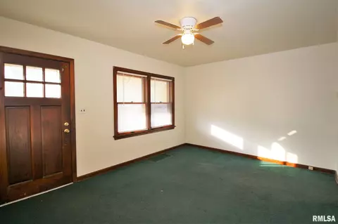 2476 S 11th St, Springfield, IL 62703 photo 5