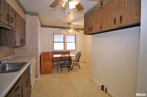 2476 S 11th St, Springfield, IL 62703 photo 10