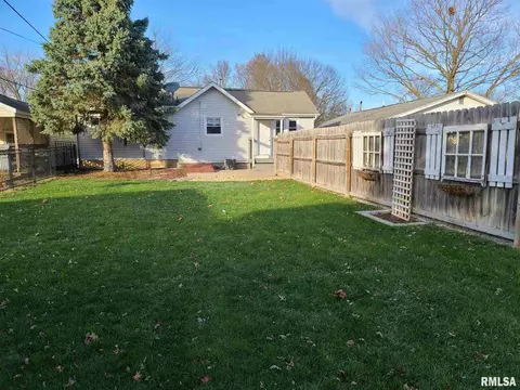 310 E Chestnut St, Chatham, IL 62629 photo 16