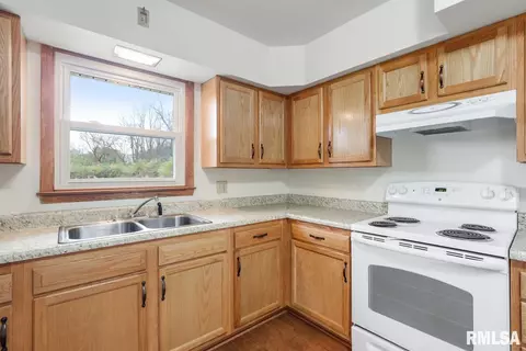 602 S Koke Mill Rd, Springfield, IL 62711 photo 7