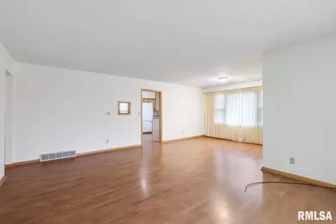 602 S Koke Mill Rd, Springfield, IL 62711 photo 3