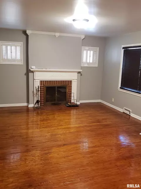 2139 S 4th St, Springfield, IL 62703 photo 2