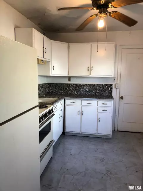 3021 S 3rd St, Springfield, IL 62703 photo 5