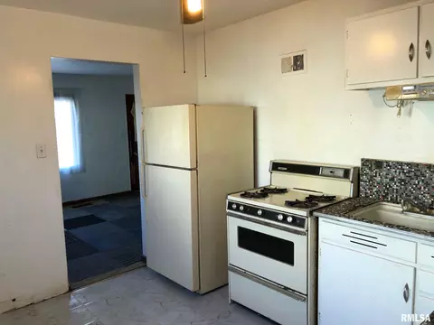 3021 S 3rd St, Springfield, IL 62703 photo 6