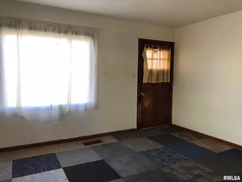 3021 S 3rd St, Springfield, IL 62703 photo 3