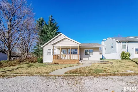 405 Elm St, Thayer, IL 62689 photo 1