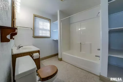 405 Elm St, Thayer, IL 62689 photo 6