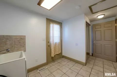 405 Elm St, Thayer, IL 62689 photo 8