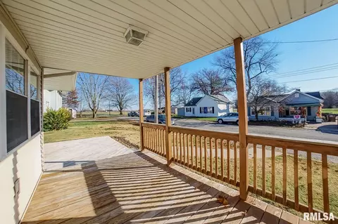 405 Elm St, Thayer, IL 62689 photo 31
