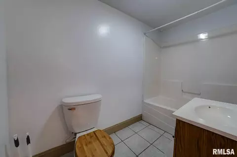 405 Elm St, Thayer, IL 62689 photo 10
