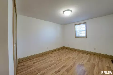 405 Elm St, Thayer, IL 62689 photo 14