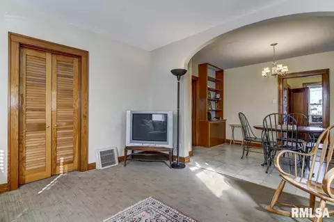 240 N Illinois St, Springfield, IL 62702 photo 6