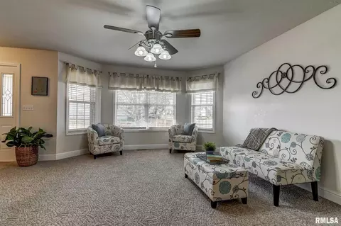 638 Williamson Ave, Chatham, IL 62629 photo 5