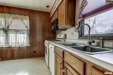 2202 E Grandview Ave, Springfield, IL 62702 photo 11