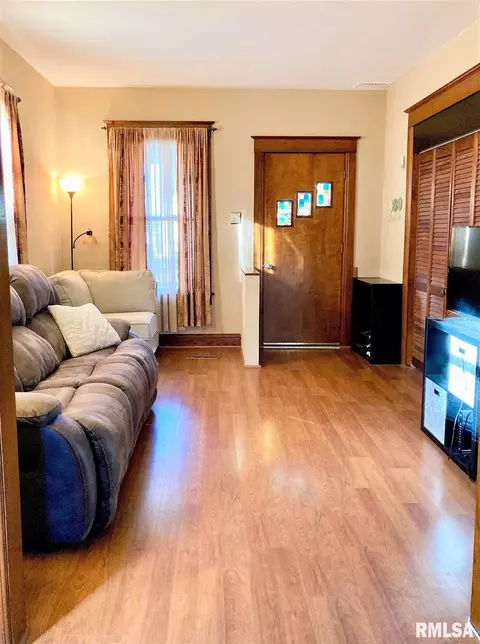 1920 S Spring St, Springfield, IL 62704 photo 2
