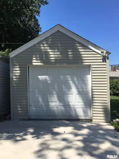 2533 S 8th St, Springfield, IL 62703 photo 4