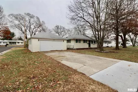 1712 Schrader Ave, Springfield, IL 62702 photo 2