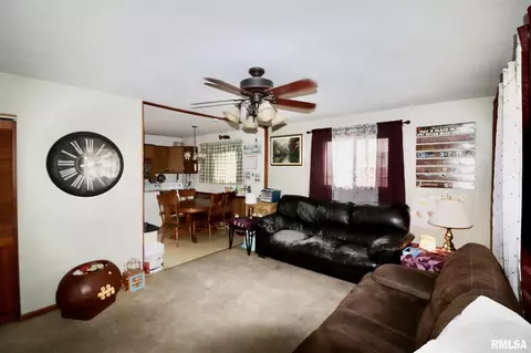 1712 Schrader Ave, Springfield, IL 62702 photo 3