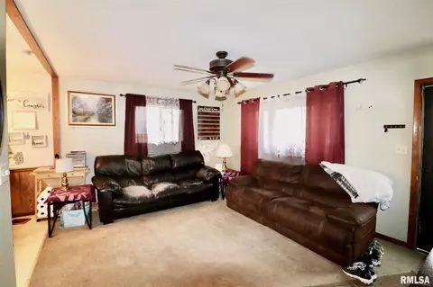 1712 Schrader Ave, Springfield, IL 62702 photo 4