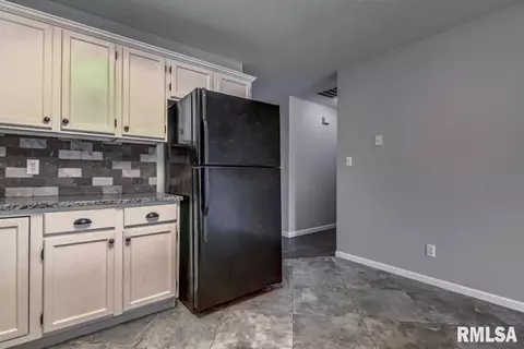 3606 Teakwood Dr, Springfield, IL 62712 photo 9