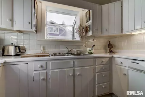1328 Dial Ct, Springfield, IL 62704 photo 9