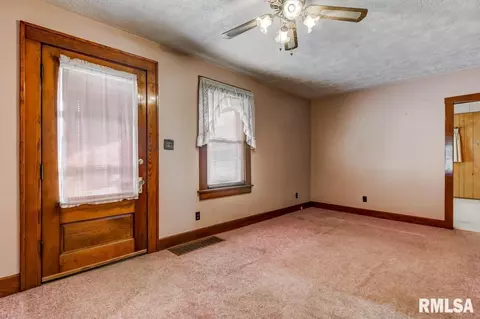 813 E Stanford Ave, Springfield, IL 62703 photo 2