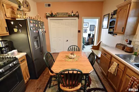 1230 N 3rd St, Springfield, IL 62702 photo 9