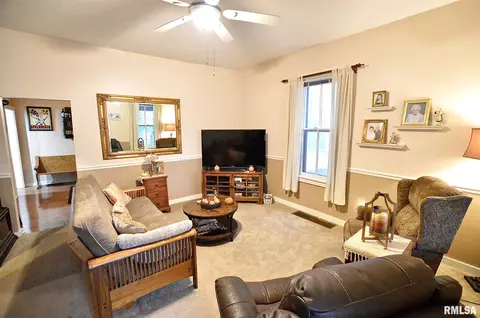 1230 N 3rd St, Springfield, IL 62702 photo 3